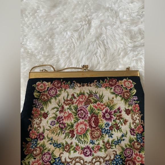 VINTAGE VICTORIAN TAPESTRY CLUTCH - Picture 4 of 11
